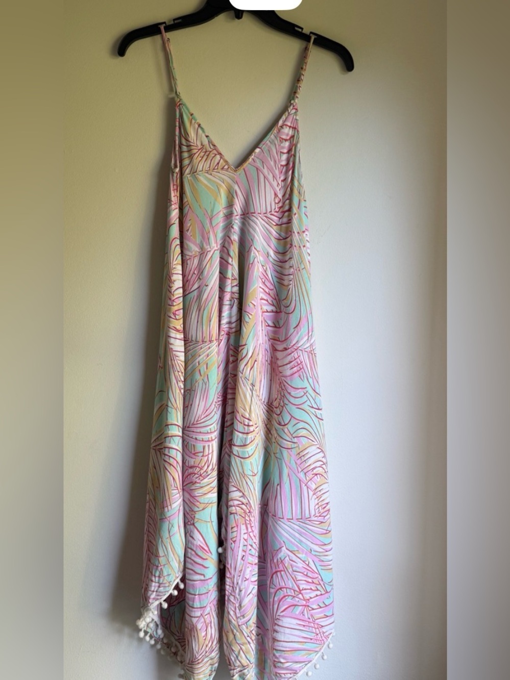 Beachy Resort Coastal Vacation Dress - Flowy - V Neck - Size S  - 100% viscose